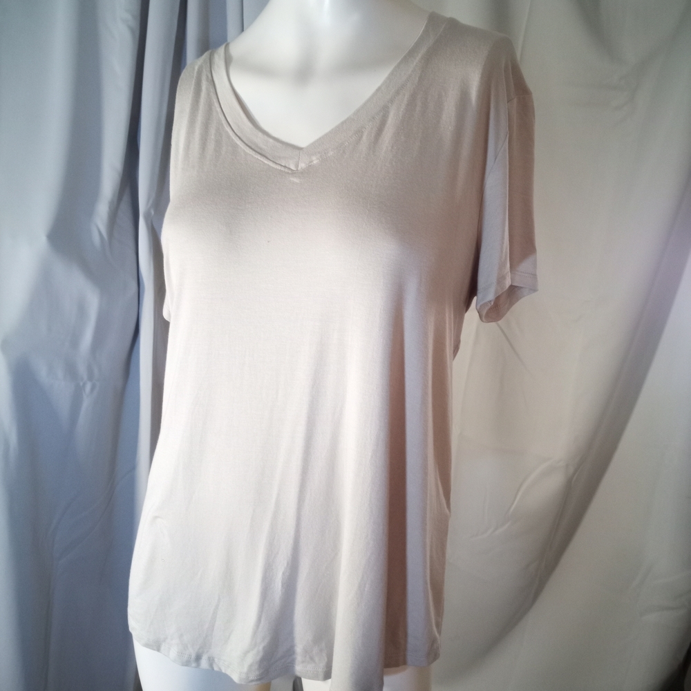 Streetwear Society Beige V-Neck Short Sleeve Tee